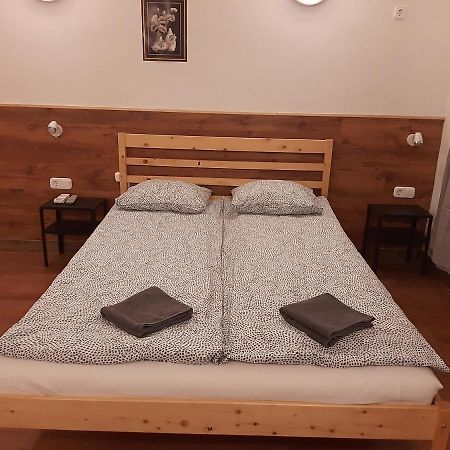 شقة بودابست  في Apartman Vorosmarty المظهر الخارجي الصورة