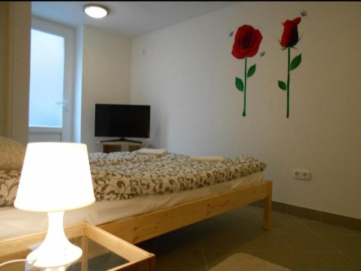 شقة بودابست  في Apartman Vorosmarty المظهر الخارجي الصورة