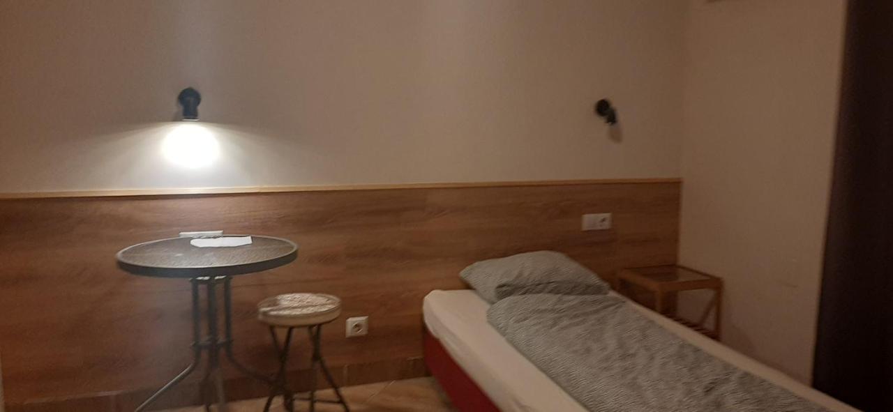 شقة بودابست  في Apartman Vorosmarty المظهر الخارجي الصورة