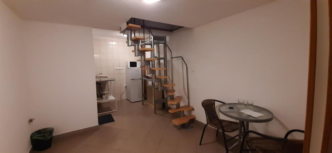 شقة بودابست  في Apartman Vorosmarty المظهر الخارجي الصورة