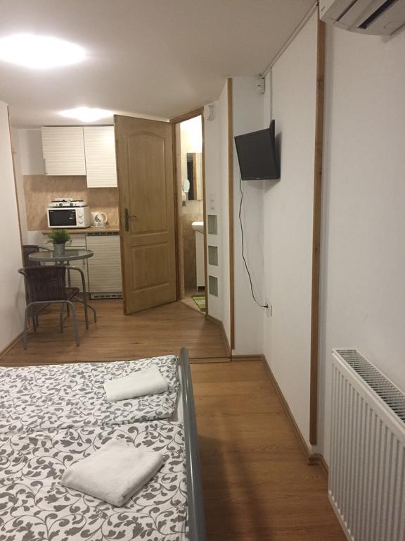 شقة بودابست  في Apartman Vorosmarty المظهر الخارجي الصورة